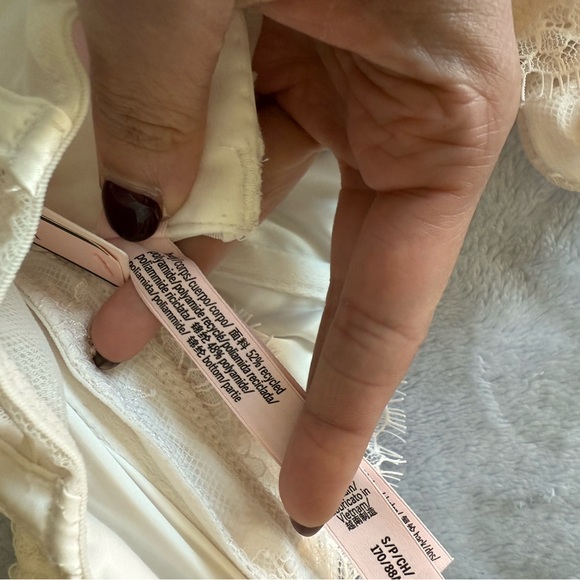 Victoria's Secret Cream Lace Chemise - Picture 11 of 12